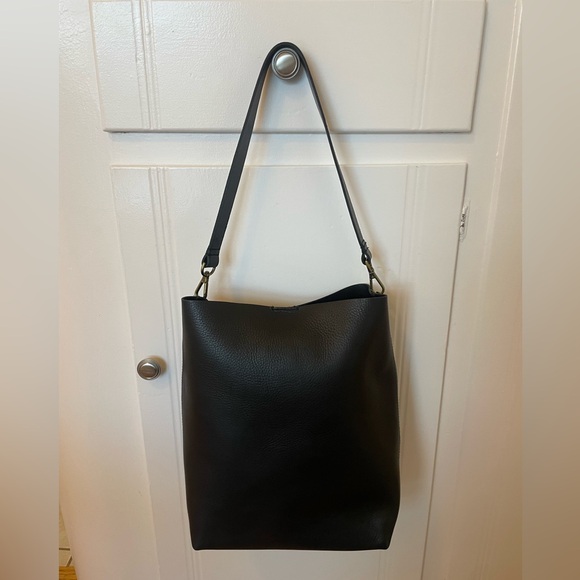 Madewell The Transport Bucket Bag, Black Leather, NWT - Picture 4 of 16